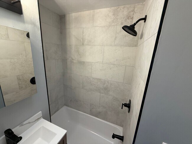 Building Photo - Renovated 3-Bedroom Single Family Home in Pinole Available Now!!!