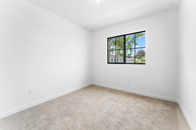 Building Photo - 5024 Elderberry St