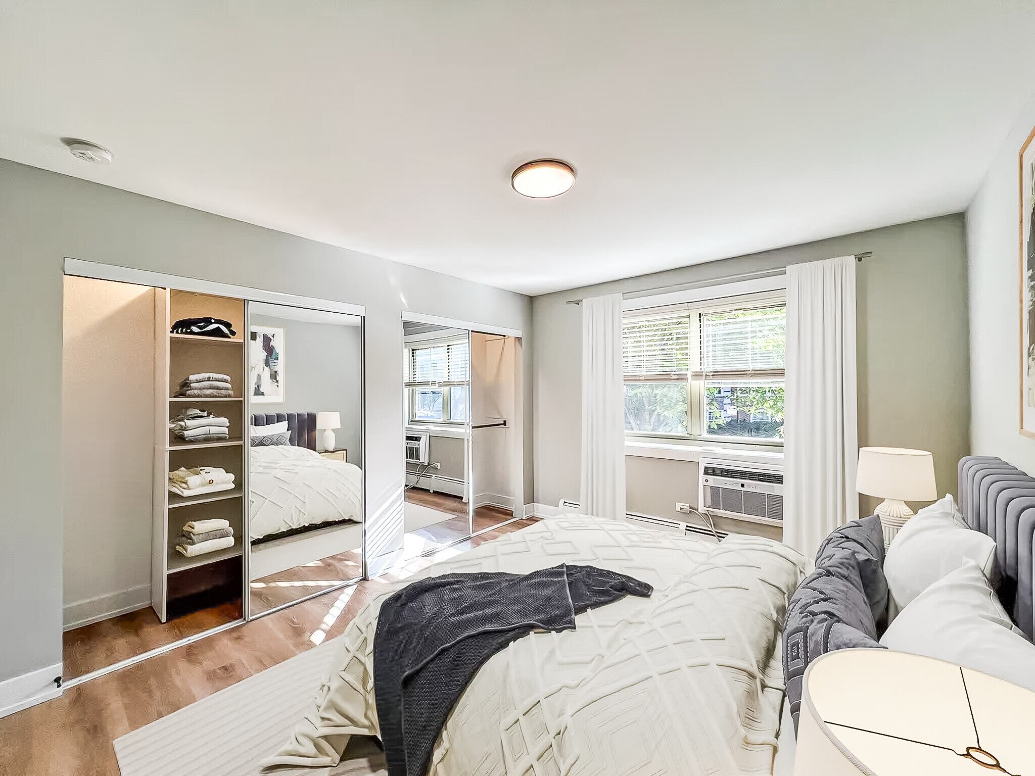 Building Photo - 520 W Aldine Ave