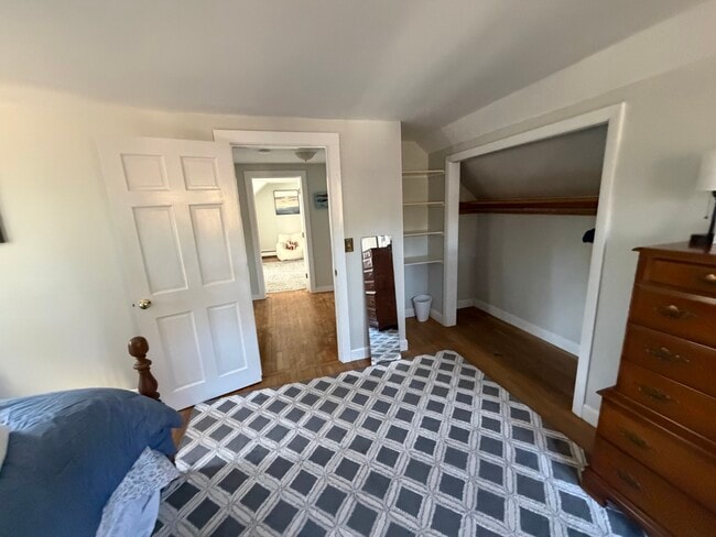 Building Photo - 10 Avery Ave