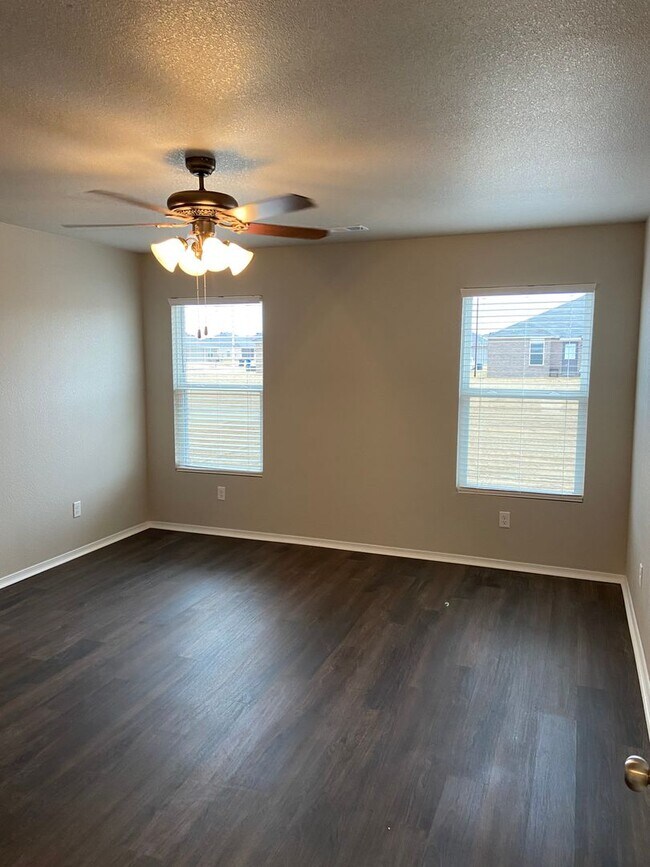 Building Photo - Pre-Leasing Now! Secure This Charming 4-Bedroom, 2-Bath Home in Bridlewood