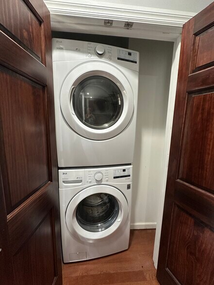Washer/dryer - 3169 Portis Ave
