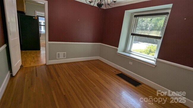 Building Photo - 1507 Woodland Dr
