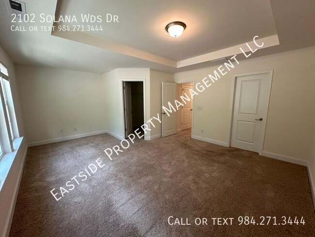 Building Photo - 2102 Solana Wds Dr