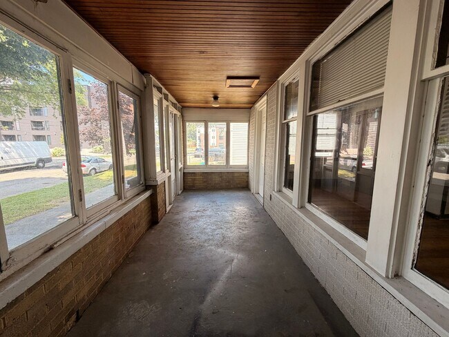 Building Photo - 1140 Fremont Ave NW