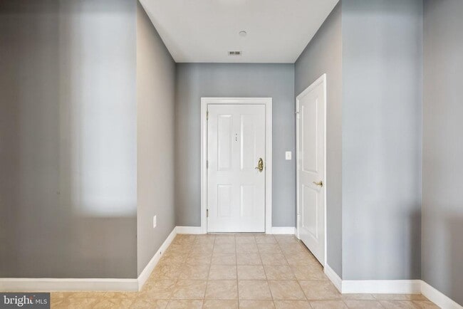 Building Photo - 440 Belmont Bay Dr