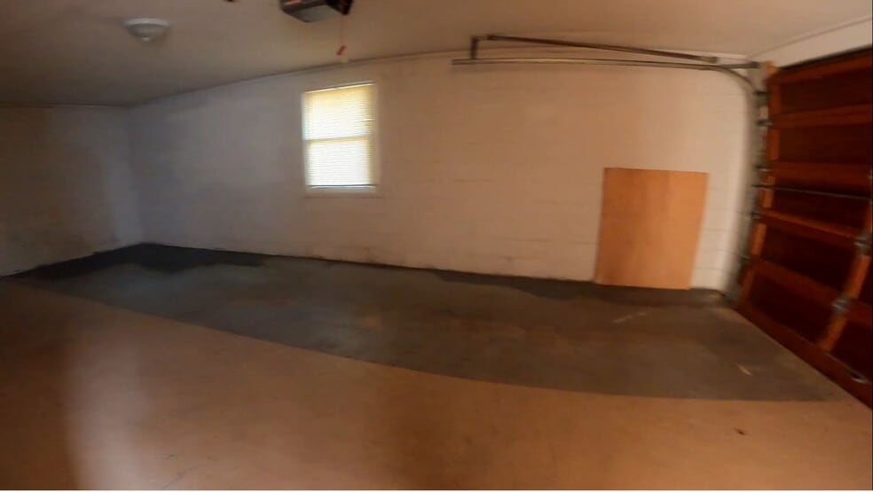 Building Photo - 368B Summerhill Rd