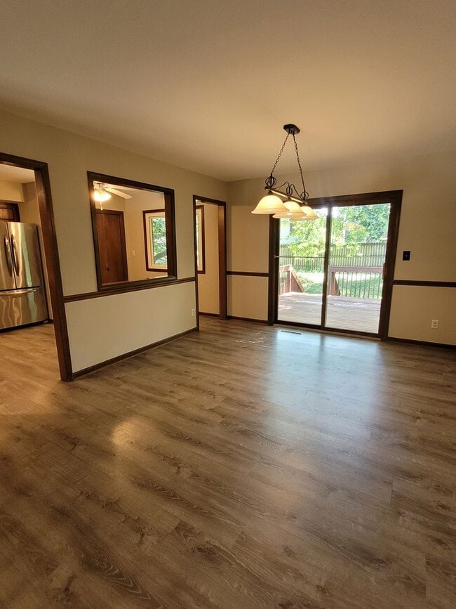 Building Photo - 3 bed, 3 bath home off Chapel Hill Road