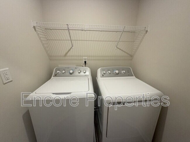 Building Photo - 333 Amber Acorn Ave