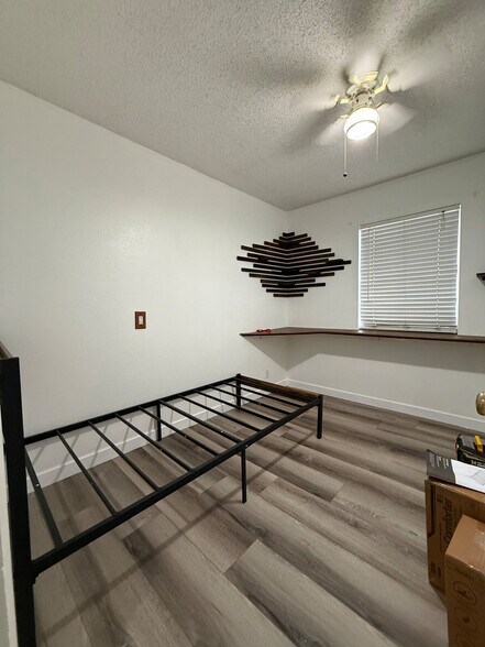 Building Photo - 600 NE 3rd St