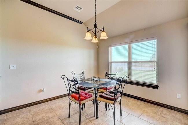 Building Photo - $500 Off First Month's Rent!!! St James Park Home in Norman - Community Pool!  Available in Now!