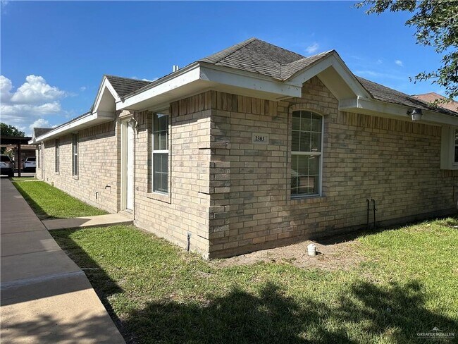 Building Photo - 11 Moonlight Ln