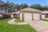 Building Photo - 631 Westhill Rd