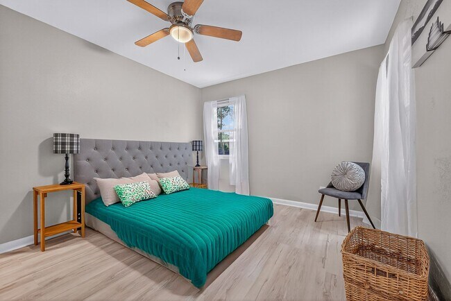 Building Photo - 901 S Madison Dr