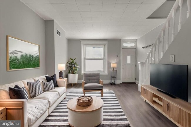 Building Photo - 103 Daly St