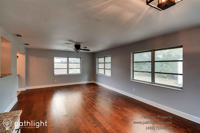 Building Photo - 1020 E Fern St