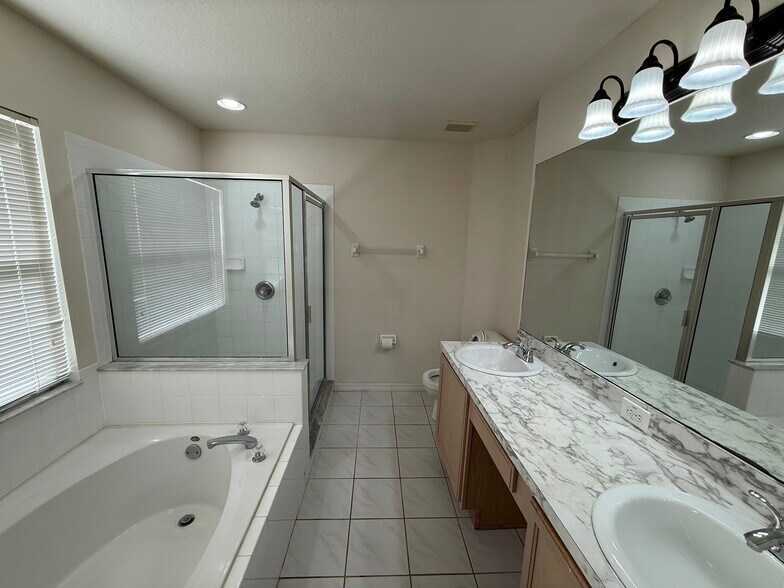 Building Photo - 1628 Maximilian Dr