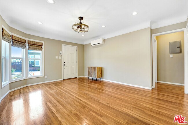 Building Photo - 1332 Ocean Park Blvd