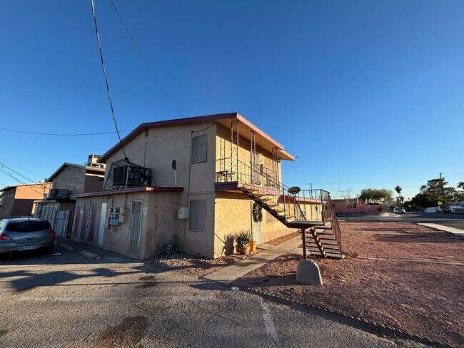 Building Photo - Charming 2Bed/1Bath ground floor apartment located in Northern/Central part of Las Vegas