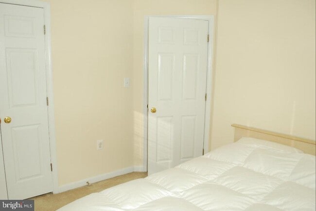 Building Photo - 4070 Fountainside Ln