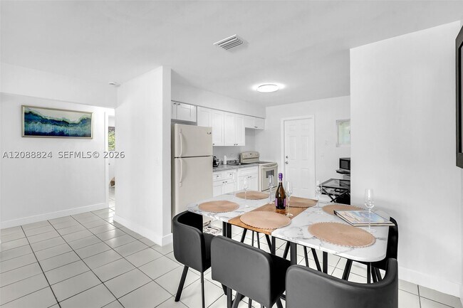 Building Photo - 1255 NW 32nd Ct