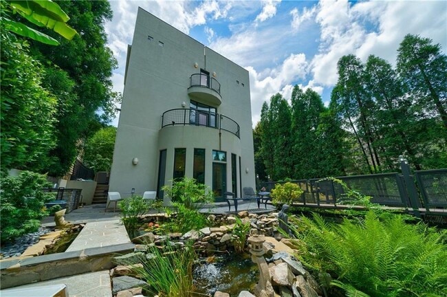 Building Photo - 114 Lindbergh Drive NE