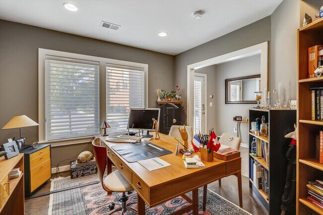 Building Photo - GREAT LOCATION!! Stunning 3BD/3.5BA luxury 4-level townhouse!