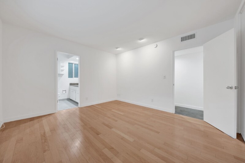 Building Photo - 7767 Hollywood Blvd