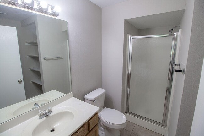 Building Photo - 1413 Greensboro Dr