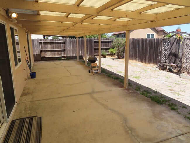 Building Photo - Four bedroom house in Mira Mesa
