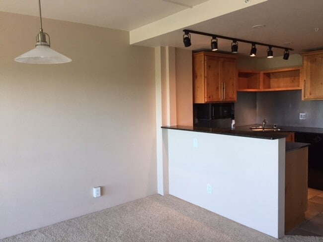 Building Photo - 1 Bedroom at Citywalk Downtown with Utilities Included!!
