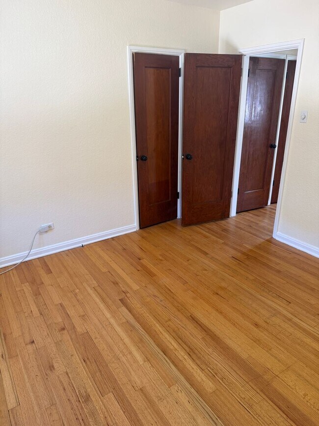 Building Photo - Updated 1 bedroom 1 bath in Mayfair