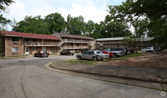 Primary Photo - Kingstree Apts