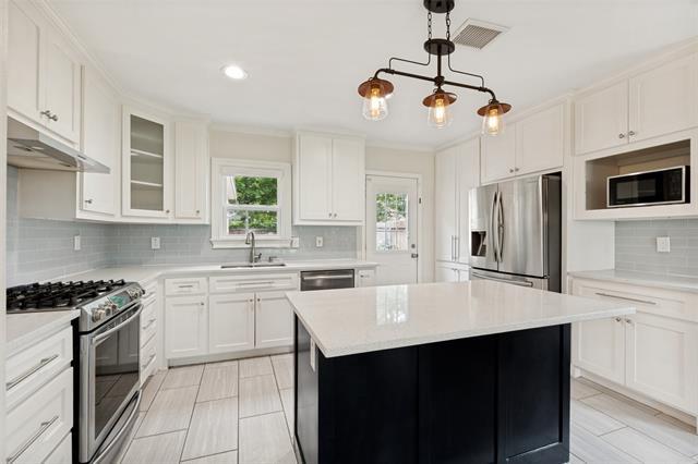 Building Photo - 615 S Montclair Ave