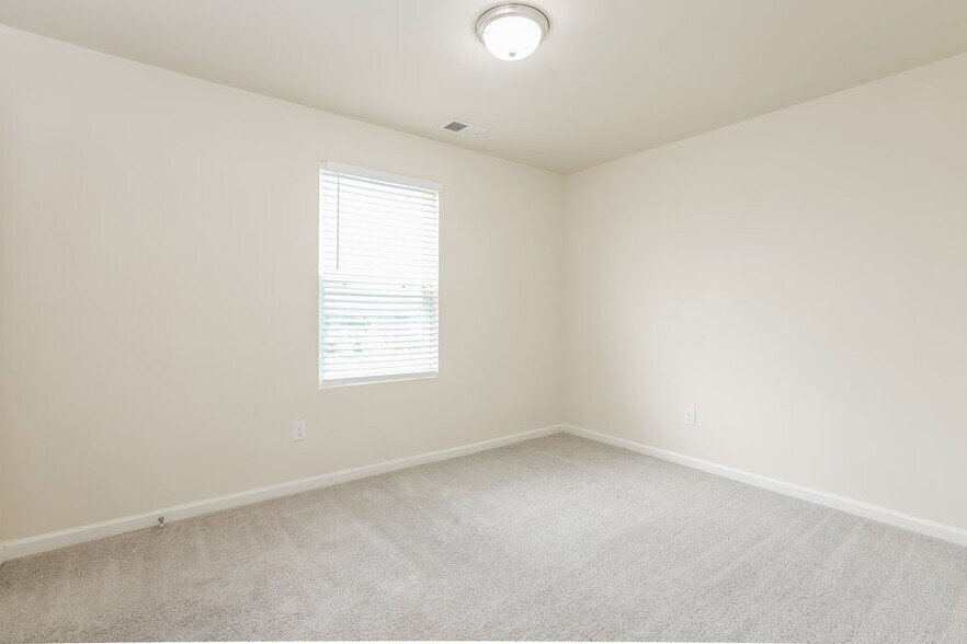 Building Photo - 302 Freeman Cir