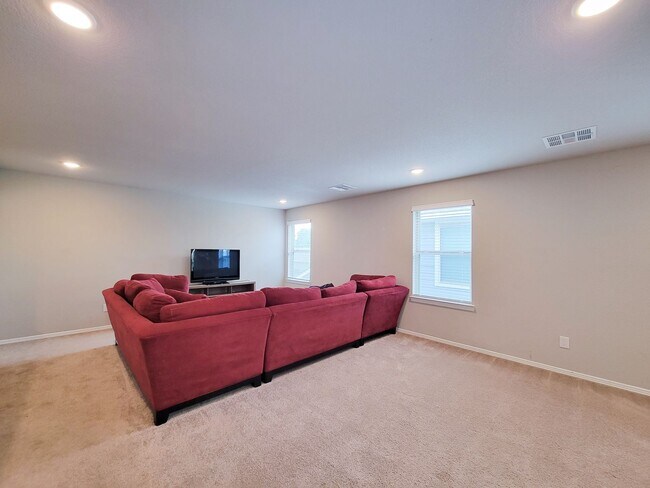 Building Photo - Beautifully updated 5-bedroom, 3.5-bath home located on a quiet cul-de-sac in a desirable Houston...