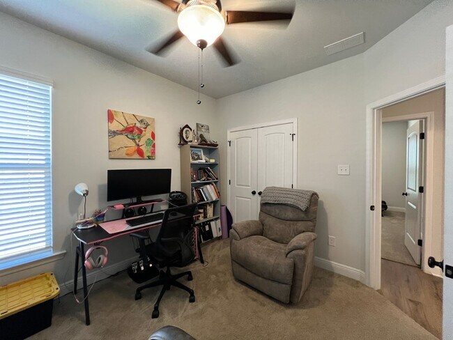 Building Photo - Exceptional 4 Bedroom in Milton