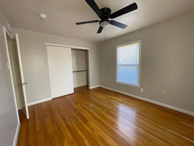 Building Photo - Spacious Home with Fenced Backyard