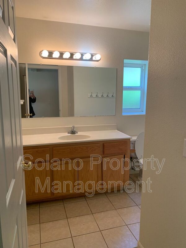 Building Photo - 607 E Monte Vista Ave