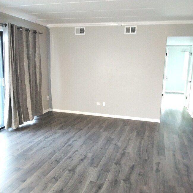 Building Photo - 10910 Kilpatrick Ave