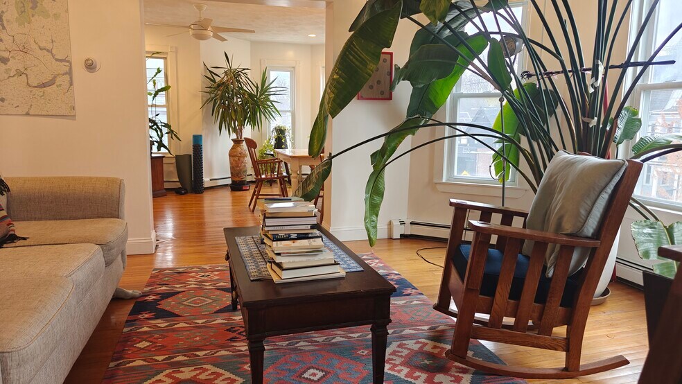 Building Photo - 2 Rogers Ave