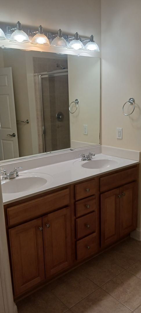 Building Photo - 2 bedroom/ 2 bathroom- Bennington on the Park