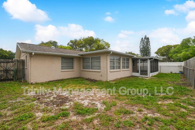 Building Photo - 4818 Dogwood St