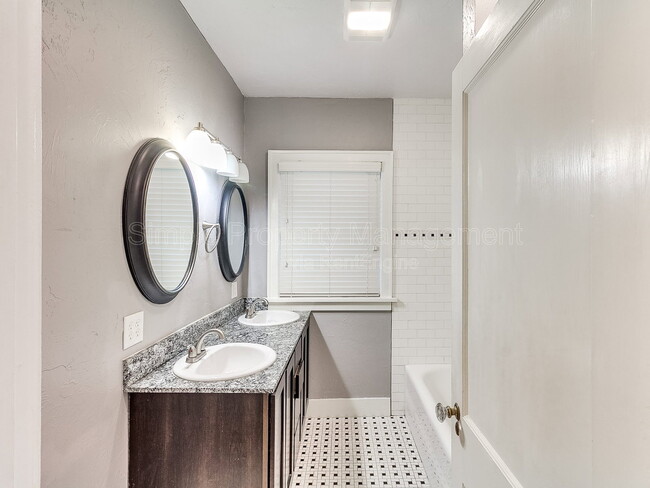 Building Photo - 2005 NW 18th St