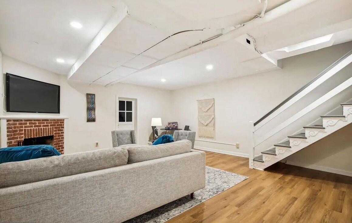 Building Photo - 1770 Hobart St NW