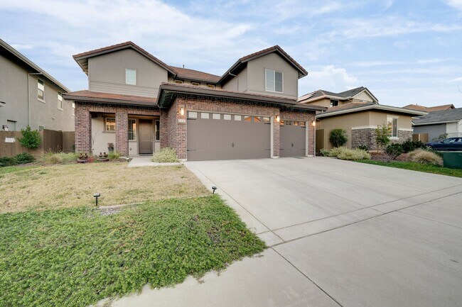 Building Photo - Luxury 4 Bedroom Home in Gated El Dorado Hills Community!