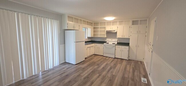 Building Photo - 3526 Cindy St NW