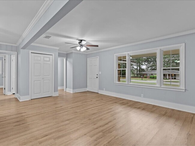 Building Photo - 302 Cedar Dr