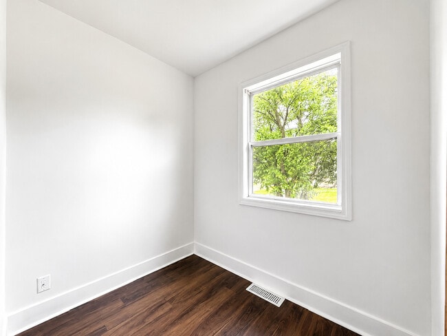 Building Photo - 254 Thornhurst Rd