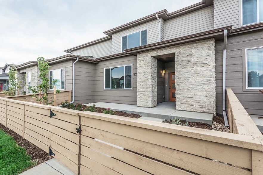 Private courtyard - 5030 McKinnon Ct